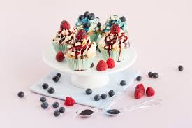 Rainbow cupcakes can add a colorful flair to any gathering or special occasion. Cupcakes Grundrezept Mit Mascarpone Topping