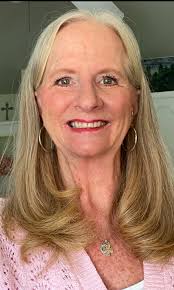 Artist Spotlight: Cindy Burke Brill Cindy Burke Brill began her creative  journey into the art world about 3 1/2 to 4 years ago. Her interest was  peaked when she observed live painting