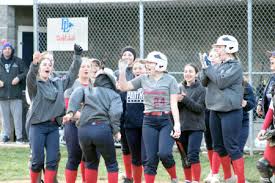 Huskies' Mitchell, Red Knights' Karaffa earn top honors for Eastern  District bball awards