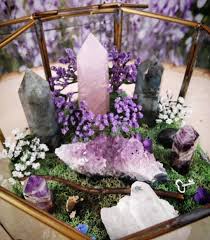 106 Likes 5 Comments The Crystal Jypsy Thecrystaljypsy On Instagram Stop Look How Pretty Crystaljypsyjewelry Et Terrarium Diy Crystal Garden Terrarium