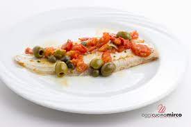 Adagiate i filetti di sogliola intrecciati nei singoli piatti. Sogliola Con Pomodorini E Olive In Padella Oggi Cucina Mirco