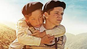 A bag of marbles (un sac de billes, 1975), on the other hand, is the story of two jewish children who must move from paris to southern france. Un Sac De Billes Bande Annonce 2017 Youtube