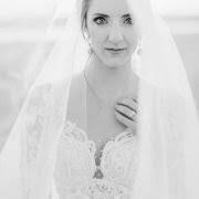 Michelle Ras's Instagram, Twitter & Facebook