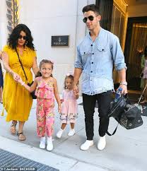 Priyanka Chopra Lifts Up Her Niece With Nick Jonas Jonas Brothers Danielle Jonas Jonas