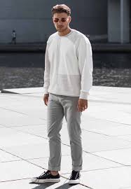 Get The Look Lassiger Look Von Felix Grauer Pullover Outfit Graue Hose Kombinieren Lassiger Look