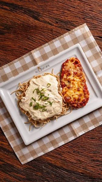 Eu simplesmente amo o @pomo.pasta ! 😮&zwj;💨🤌 Sempre que quero comer uma  massinha gostosa e bem feita, &eacute; um dos primeiros lugares que me vem &agrave;  cabe&ccedil;a. O ambiente &eacute; super arejado,