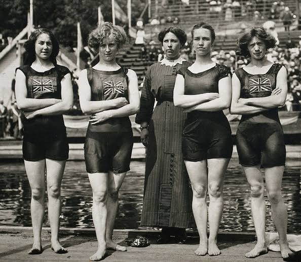 The wool swimming suits for the summer olympics of Sweden 1912. First 2 phots of the British 400m swimming team, from L to R: Bella More, Jennie Fletcher, Annie Speirs and Irene