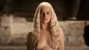 Cenas de sexo de Game of Thrones! Daenerys parece incrível