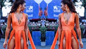 Consegna in zona o spedizione con piccolo contributo da parte dell'acquirente. Gf Vip Giulia Salemi Piange Per Lo Scandalo Dell Abito Hot A Venezia Dilei