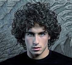 Per ogni riccio, un capriccio! Tagli Di Capelli Ricci Taglio Capelli Ricci Taglio Capelli Uomo Tagli Capelli Ricci Corti Lunghi E Di Tendenza