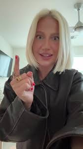 Blonde Fashion Trends in Modern Settings