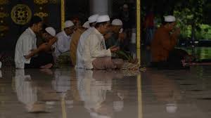 Adapun untuk hukum shalat sunnah nisfu sya'ban ini berdasarkan hadist shahih yang di riwatkan oleh ibnu majah yang. Bacaan Doa Malam Nisfu Sya Ban Tulisan Latin Dan Artinya Agar Dapat Ampunan Dosa Surya