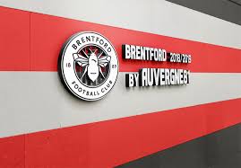 The bees will begin life at their new home in a traditional and synonymous brentford red and white stripe kit, with the addition of a black pin stripe. Brentford Gdb 2018 2019 Auvergne81 Kit Maker For Pes2013 Facebook