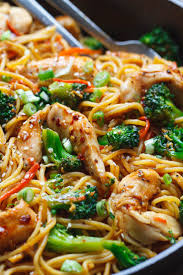 Pasta with chicken, mushrooms and asparagus is a nice mix up of both with mushrooms. 15 Minute Chicken Stir Fry Noodles Chicken Stir Fry Pasta Recipe Eatwell101