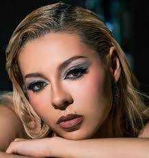 Diana Santillan's Instagram, Twitter & Facebook