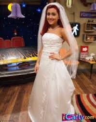 Ariana grande dalton gómez decidieron contraer matrimonio de sorpresa en una íntima ceremonia el pasado fin de semana y recientemente publicaron las fotos del especial día. Juan Pablo On Twitter Ariana Grande Comprometida Con Dalton Gomez Yo Imaginando Boda En Icarly Excusemeiloveyou