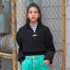 24.10.2021 · itzy（韓語： 있지 ；日語： イッジ ），為韓國 jyp娛樂旗下繼2015年twice後，時隔四年再度推出的五人女子團體，由五名韓國成員禮志、lia、留眞、彩領及有娜組成，並由禮志擔任隊長；2019年2月12日以首張單曲專輯《it'z different》正式出道 。 Itzy X Andar 2019 Trendskita