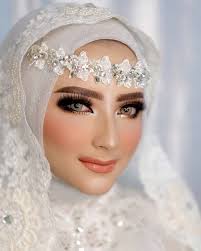 Tea length adalah gaun yang memiliki banyak keliman dan panjangnya di atas mata kaki tidak. Inspirasi Gaya Riasan Pengantin Muslimah Modern Wedding Market