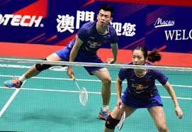 Kento momota ( japón) pusarla sindhu ( india) mohammad ahsan hendra setiawan ( indonesia) mayu matsumoto wakana nagahara ( japón) zheng siwei huang yaqiong ( china) Olimpiade Tokyo Zheng Huang Incar Medali Emas Ganda Campuran Sport Bisnis Com