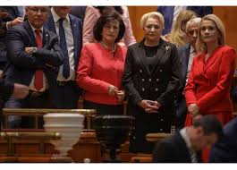237 de deputați și senatori au inițiat moțiunea, iar 238 de parlamentari au votat pentru. A CÄƒzut Guvernul Deputatul De Gorj De Aia MeritÄƒ Parlamentarii Pensii Speciale AlÄƒturi De DÄƒncilÄƒ PanÄƒ La Final Jienii