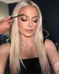 Lacey Lane's Instagram, Twitter & Facebook