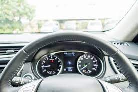 車の内装にファンデーション汚れ ハンドルやシートをきれいに掃除 車 内装 ハンドル 車 掃除