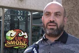 Estrellaron una camioneta en una tienda para robar vapeadores premium:  ofrecen miles de dólares de recompensa