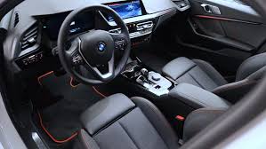 Innen mehr raum sportlich und selbstbewusst. Neuer Bmw 1er Premiere M135i Vs Sport Line Autogefuhl