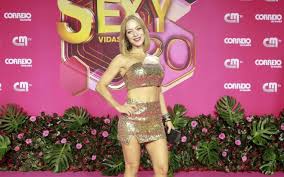 Com o cabelo curto, depois de ter cortado 30 centímetros, que foram doados a uma associação de apoio a crianças com doenças oncológicas, a little princess trust. Joana Amaral Dias Bom Dia Reino Unido