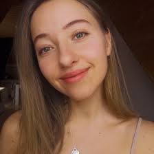 Lisa Flora (lisajulianaflora)