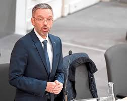 Kickl is a member of strache's freedom party (fpo), and refused to resign after strache stepped down on saturday. Spo Attackiert Kickl Sie Haben Uns De Facto Wehrlos Gemacht Rechtsextremismus Derstandard At Inland