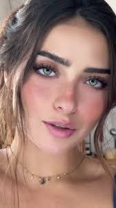 Lizette Betancourt's Instagram, Twitter & Facebook