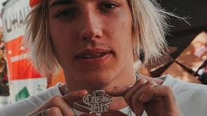 Teddy brings good vibes to the “Spine” video set