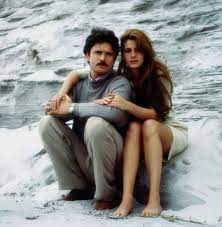 In realitate, martin este un sot abuziv, brutal. Sleeping With The Enemy In Pat Cu Dusmanul 1991 Film Cinemagia Ro