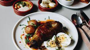 11 restaurants auf der kantstrasse die ihr ausprobieren musst mit vergnugen berlin in 2020 israelische kuche lebensmittel essen kuchenchef