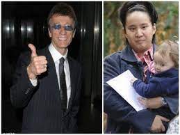 Aside from his three children from two marriages, robin gibb has a teenage daughter, snow evelyn robin juliet, from his illicit affair with their former housekeeper, claire yang. Robin Gibb S Affair Claire Yang Receives Money For Love Child Snow Evelyn Robin Juliet Gibb Robin Bee Gees Baby Daddy