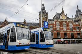 Deze gebruik je in de trein, bus, tram en metro. Transport Online Openbaar Vervoer In Amsterdam Een Minuut Stil