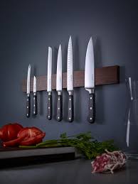 This is a set that would satisfy all your needs in the kitchen thanks to a collection of 20 different knives and cutting tool. Crafter Overview