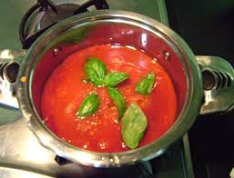 So much so that italians refer to this dish simply as sugo , which means 'sauce'. Sugo Al Pomodoro E Basilico Fresco Estroso Creazioni