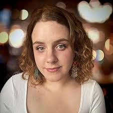 Carol Sena's Instagram, Twitter & Facebook