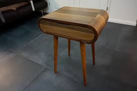 Einfaches und modernes aussehen davon kann gut zu ihrem bett passen. Design Nachttisch Tisch Nachtschrank Boxspringbett Nachtkommode Sh 4 Nussbaum Walnuss Design Impex