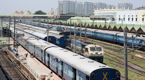India's Oldest Train Completes 106 Years Today! | ixigo Travel Stories
