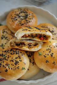 Zachte Gehaktbroodjes Met Knoflooksaus Kookmutsjes Recept In 2020 Eten Recepten Lekker Eten Recept Broodjes