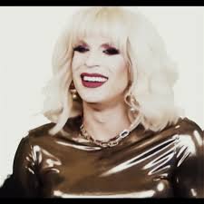 KATYA ☆ she kisses it after eating it .. WHOO SAID THATTT? OMG... 🙄 ...