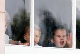 Wajah adalah bagian dasar dari anatomi manusia, dan menampilkan menggambar wajah dengan benar adalah langkah besar dalam perjalanan anda menjadi seniman. Wajah Konyol Putri Charlotte Di Momen Trooping The Colour