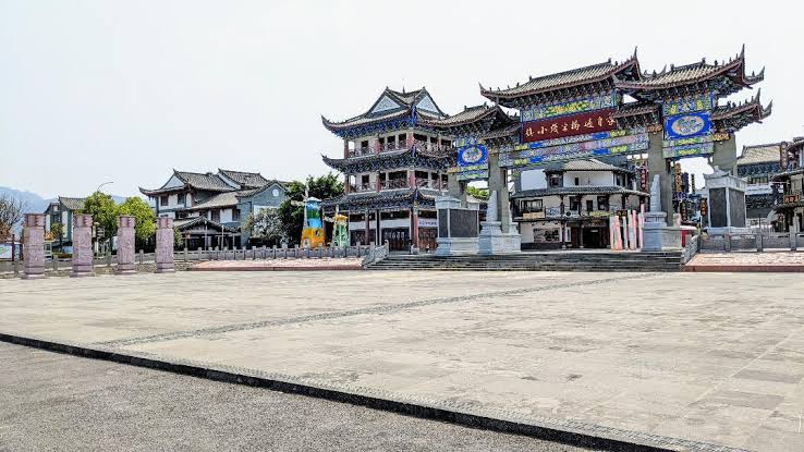 Thăm Tiểu trấn Bún Qua Cầu Mông Tự và thưởng thức món bún qua cầu Vân Nam