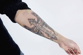 Tatouage justin bieber croix poitre et bras complet. Dessins De Tatouage Croises Etonnants Pour Les Hommes Et Les Femmes Club Tatouage