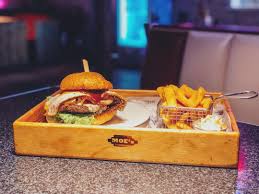 Restaurant Moe S In Heidelberg Heidelberg Travel Food Foodphotography Restaurant Burger Barbecue Summer Fries Hei Burger Good Burger Food Photography
