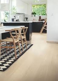 Pergo Laminatgulv Modern Plank Sensation Modern Danish Oak L0331 03372 Pa Et Moderne Kjokken Klikk Her F Kjokken Inspirasjon Laminatgulv Moderne Kjokken