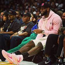 Lebron Vs Ad Lakers Lebronjames Lebron Kingjames James Anthonydavis Ad Davis Lakeshow Lake Lebron James And Wife Lebron James Sport Outfits